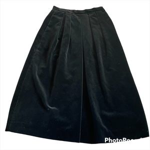 JoS. A. Banks velvet black skirt size 10